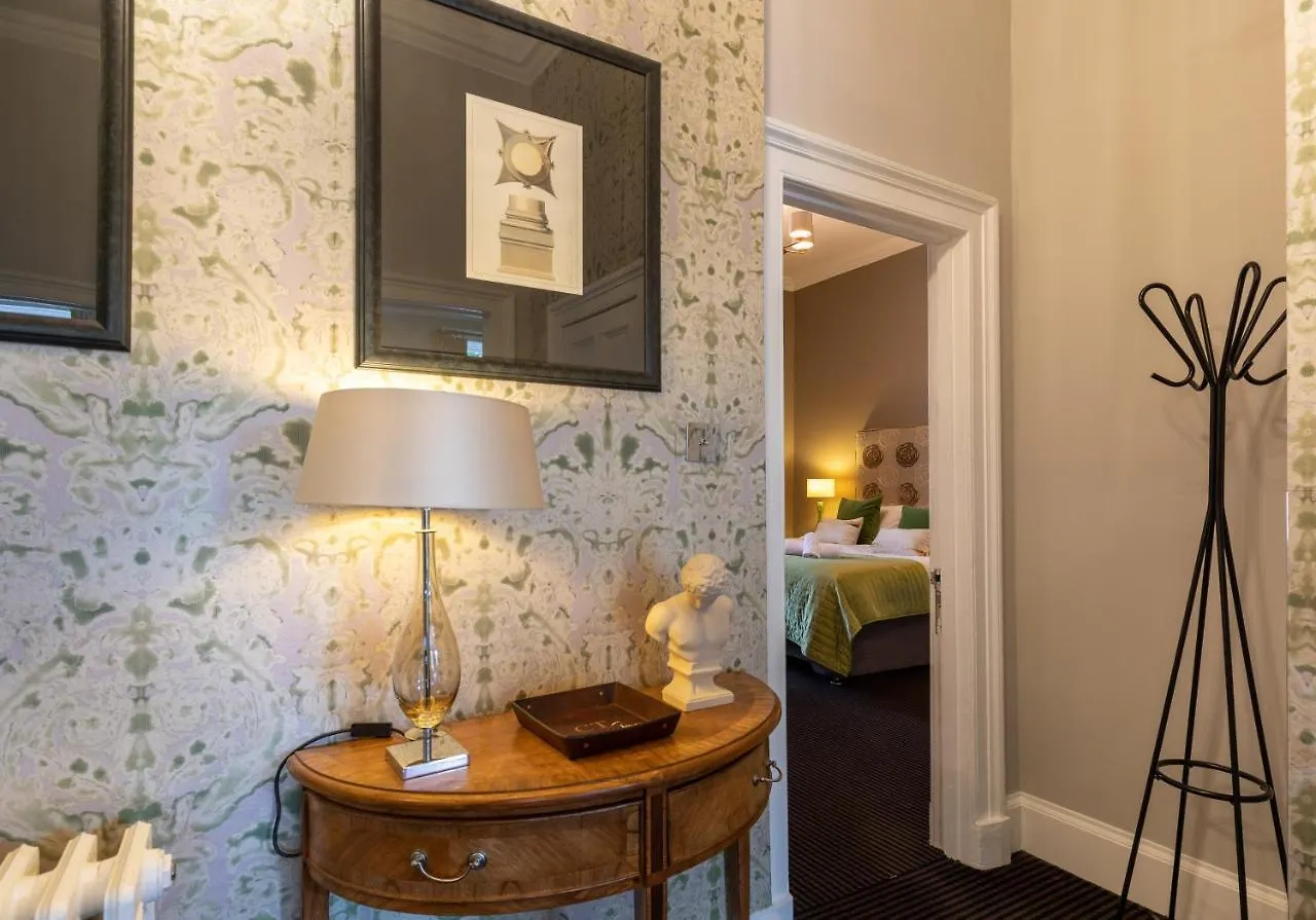 The Edinburgh Address - Castle View Apartment