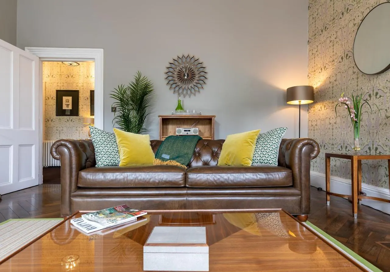 The Edinburgh Address - Castle View Apartment