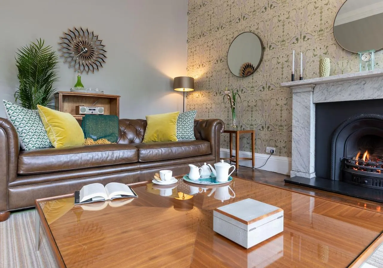 The Edinburgh Address - Castle View Apartment