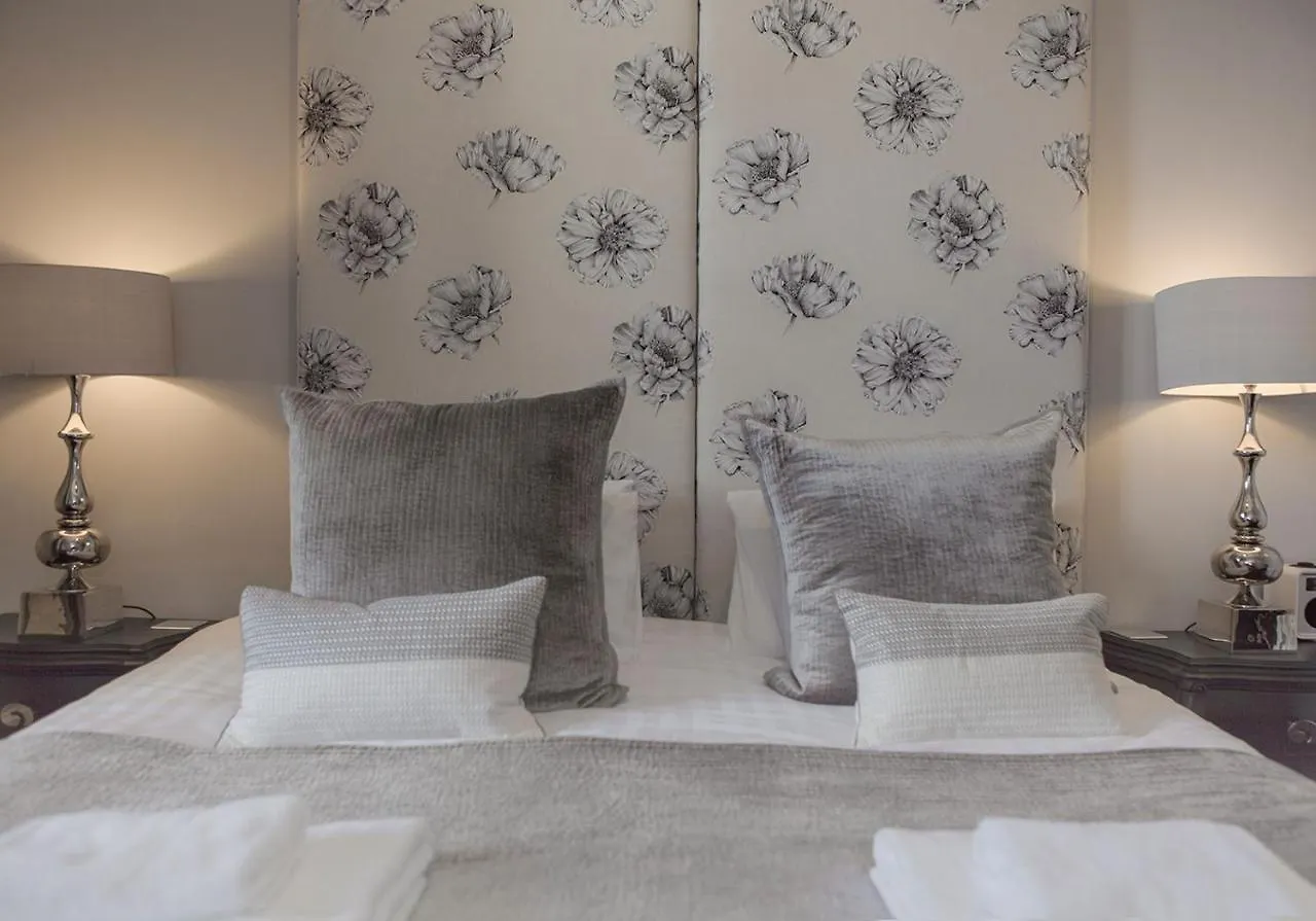 The Edinburgh Address - Castle View Apartment
