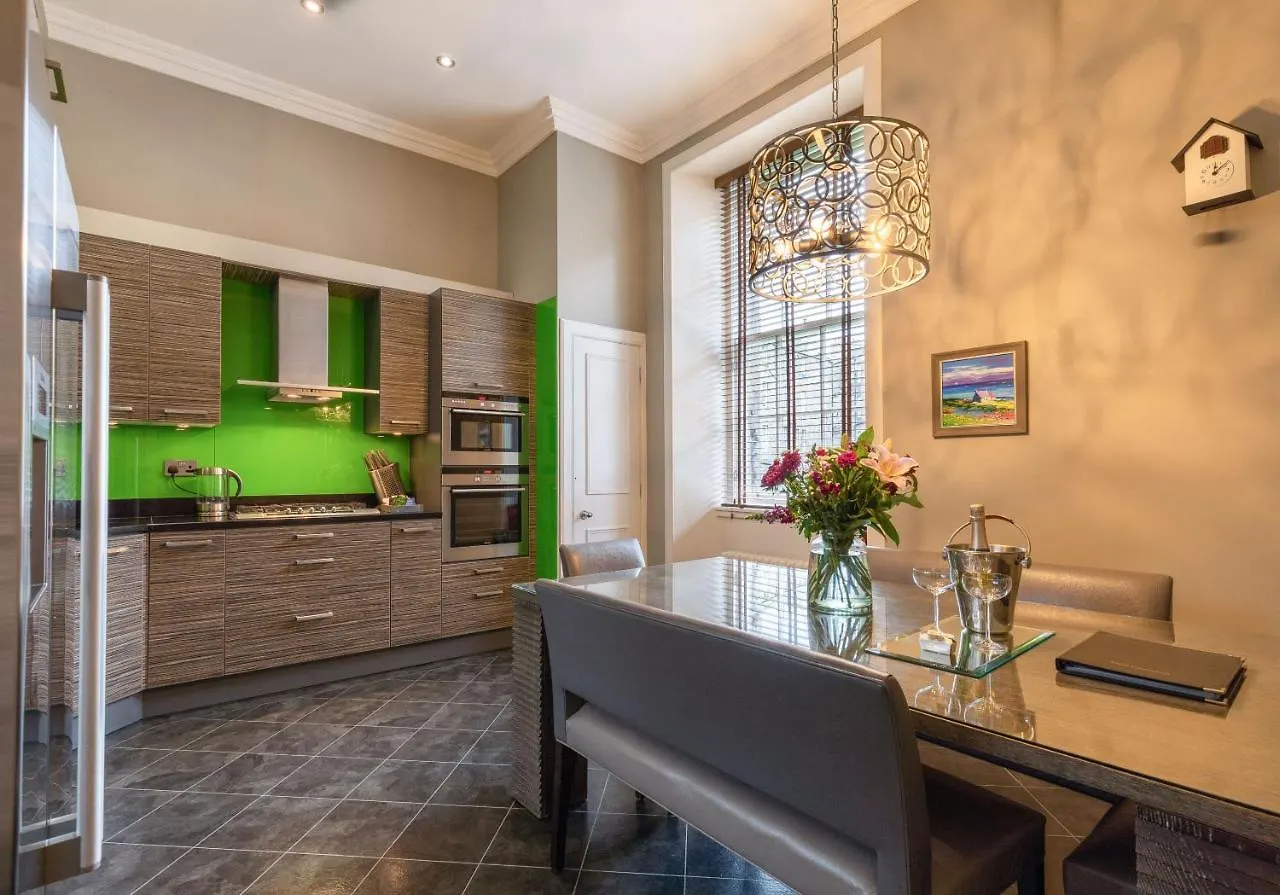 The Edinburgh Address - Castle View Apartment