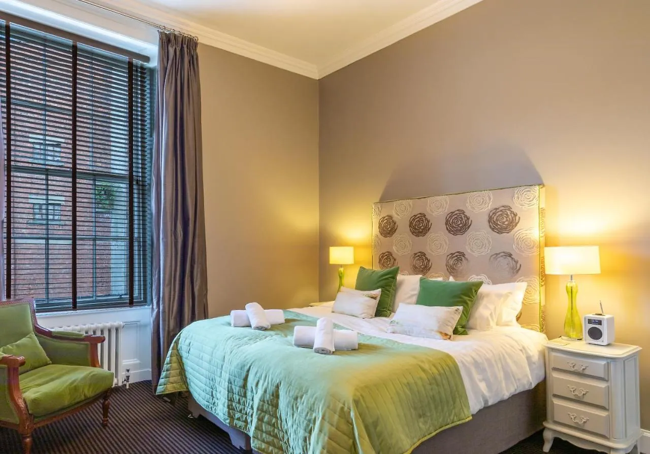 The Edinburgh Address - Castle View Apartment 0*,  United Kingdom