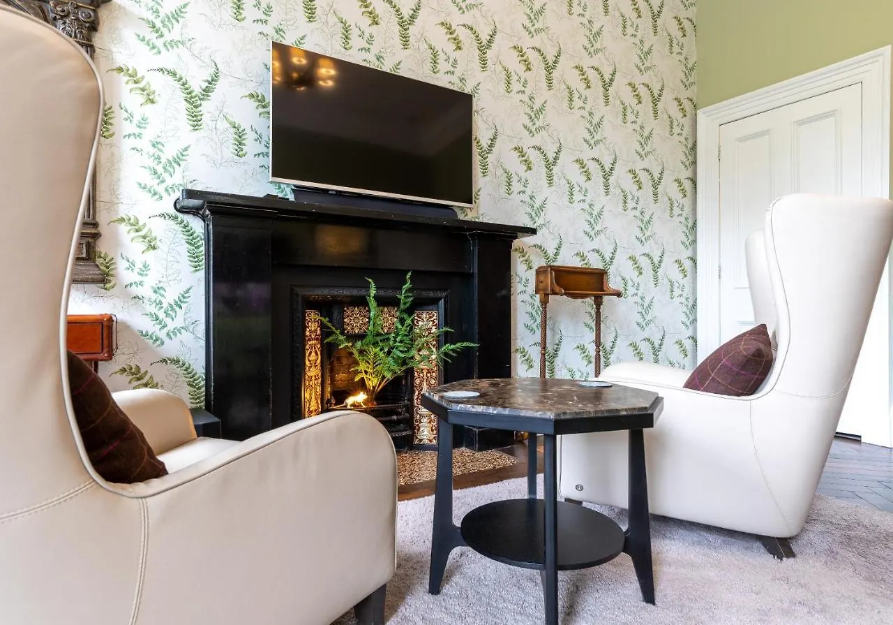 The Edinburgh Address - Castle View Apartment 0*,  United Kingdom