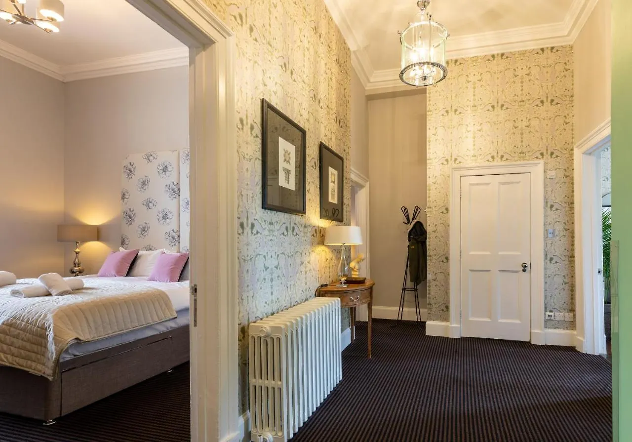 The Edinburgh Address - Castle View Apartment 0*,