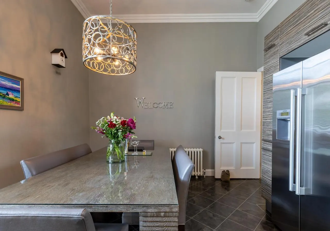 The Edinburgh Address - Castle View Apartment